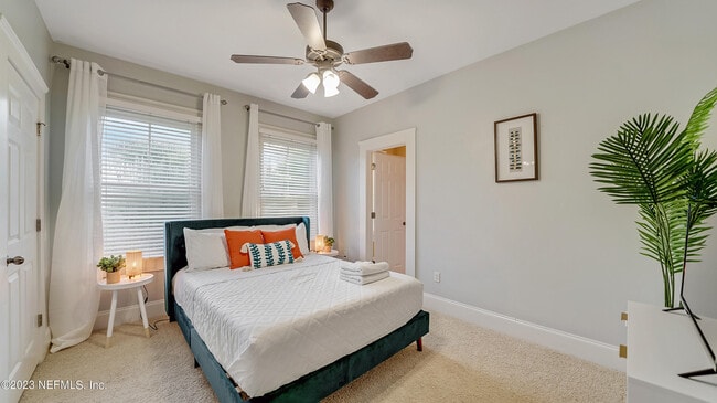 Building Photo - 128 E 9th St