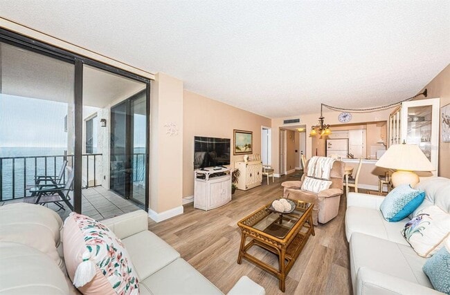 Building Photo - 6218 Palma Del Mar Blvd S