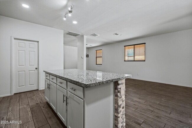 Building Photo - 21582 W Cocopah St