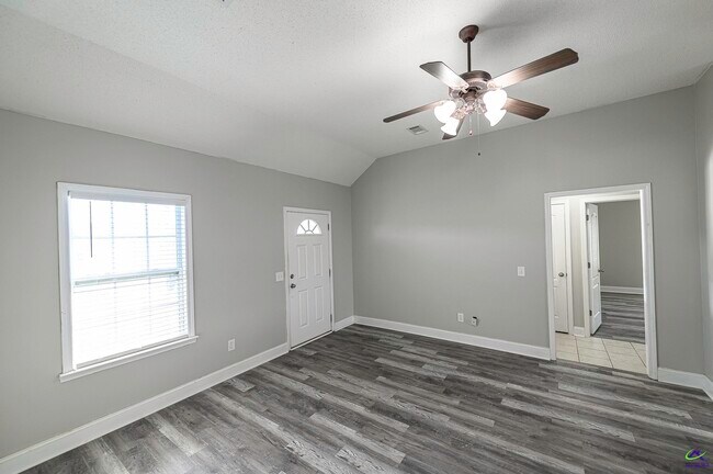 Building Photo - 307 Nile Ln