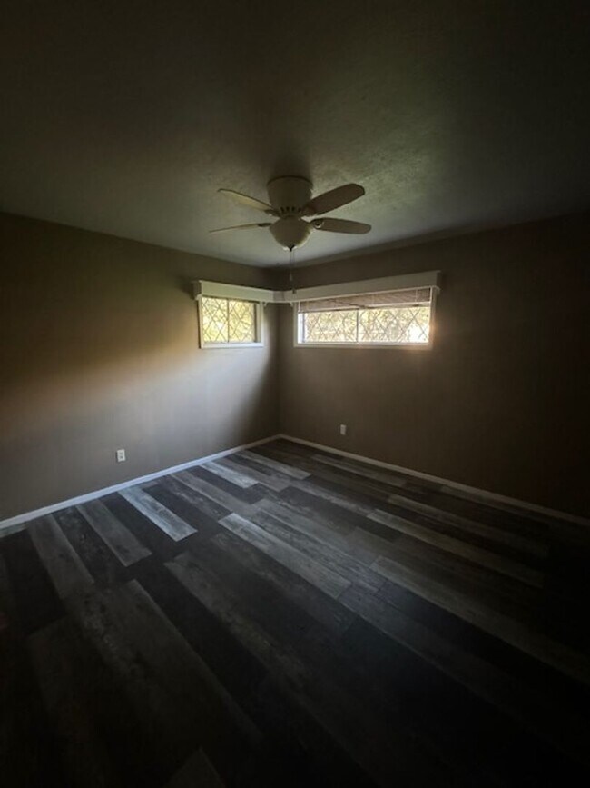 Building Photo - 3865 Meadow Ln