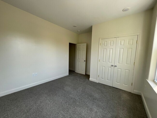 Building Photo - 6905 Belair Rd