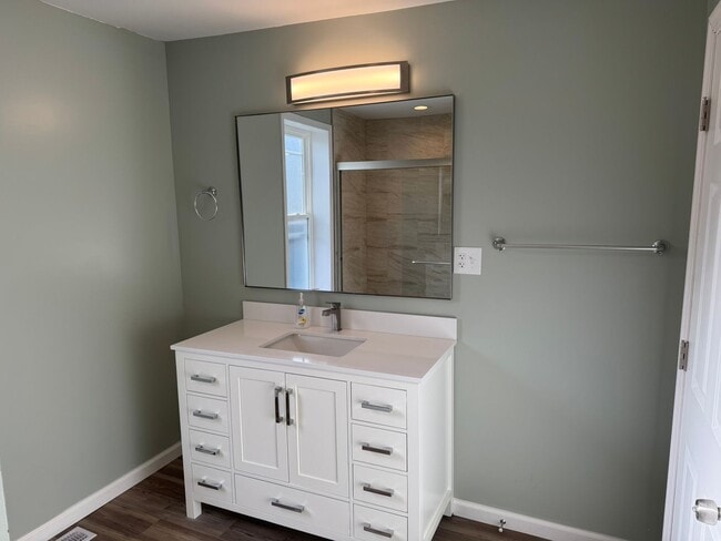 Building Photo - Large Single-Family Home on N 17th St