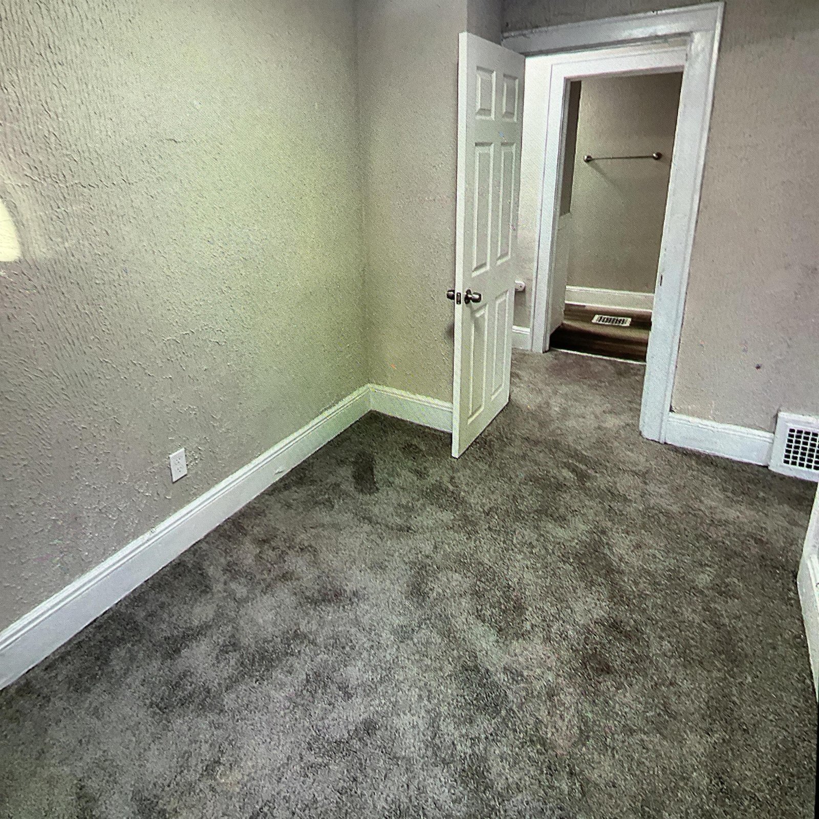 Building Photo - 670 Arbutus Ct