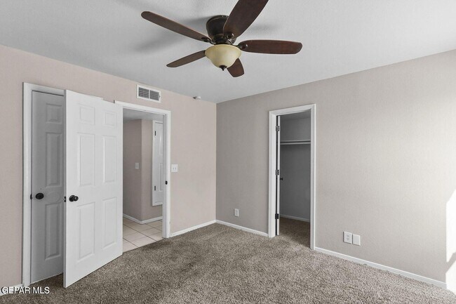 Building Photo - 12425 Red Sun Dr