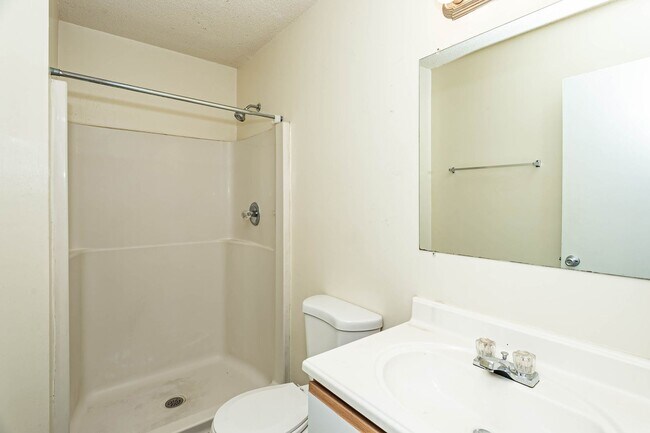 Building Photo - Don't miss the chance to call this Virgini...