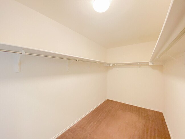 Building Photo - Beautiful 5 BR / 2.5 BA Home for Rent in A...