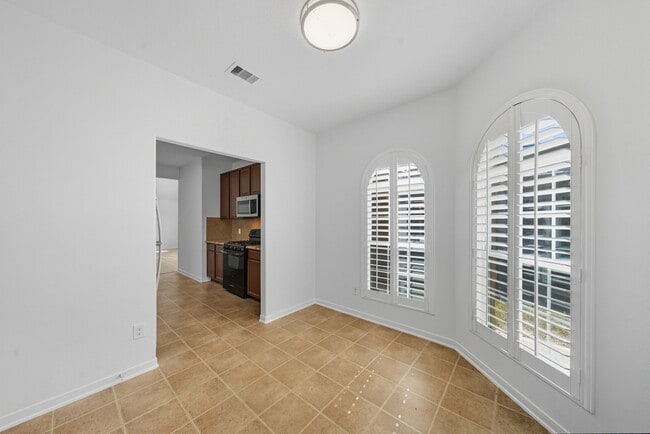 Building Photo - 14730 Fir Knoll Way
