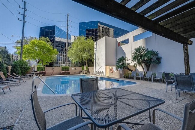 Building Photo - 5001 Woodway Dr