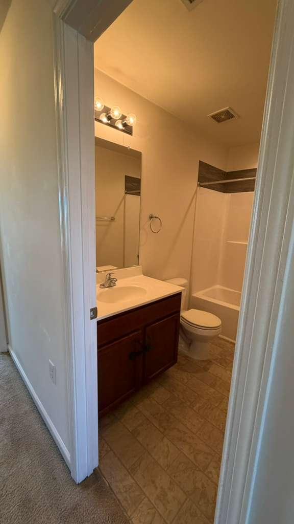 Building Photo - 38 Lombard Ln