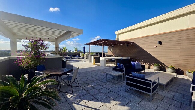 Building Photo - 139 NE 32nd St