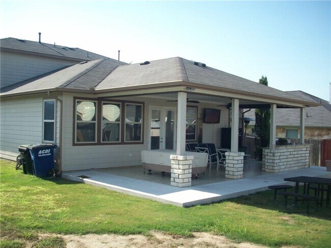 Building Photo - 1002 Beacon Cove