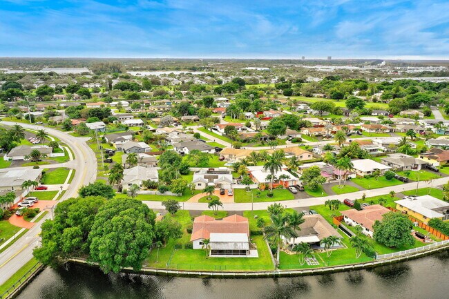 Building Photo - 9603 NW 67th Ct