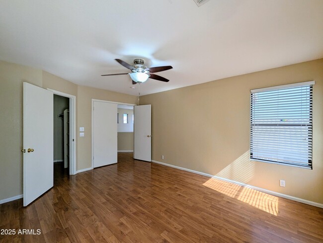 Building Photo - 8861 W Paradise Dr