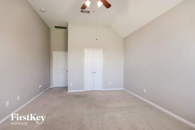 Building Photo - 119 San Saba Dr