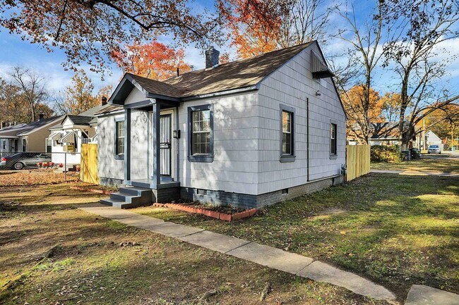 Building Photo - 3088 Manhattan Ave