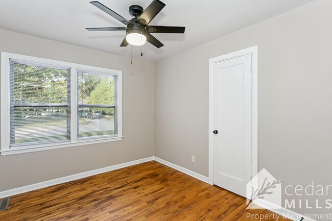 Building Photo - 4 Bedroom w/ a Basement!