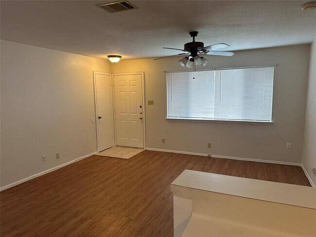 Building Photo - 8703 Piney Point Dr