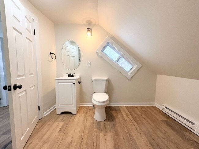 Building Photo - 520 12th Ave