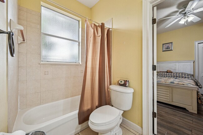 Building Photo - 3044 SW Savona Blvd