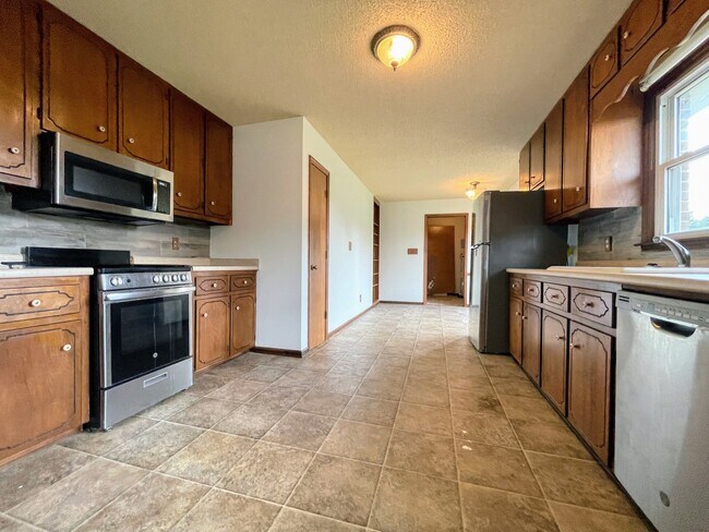 Building Photo - 112 Hazelwood Dr