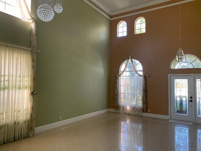 Building Photo - 3865 NW Deer Oak Dr