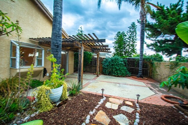 Building Photo - 9929 Palo Alto St