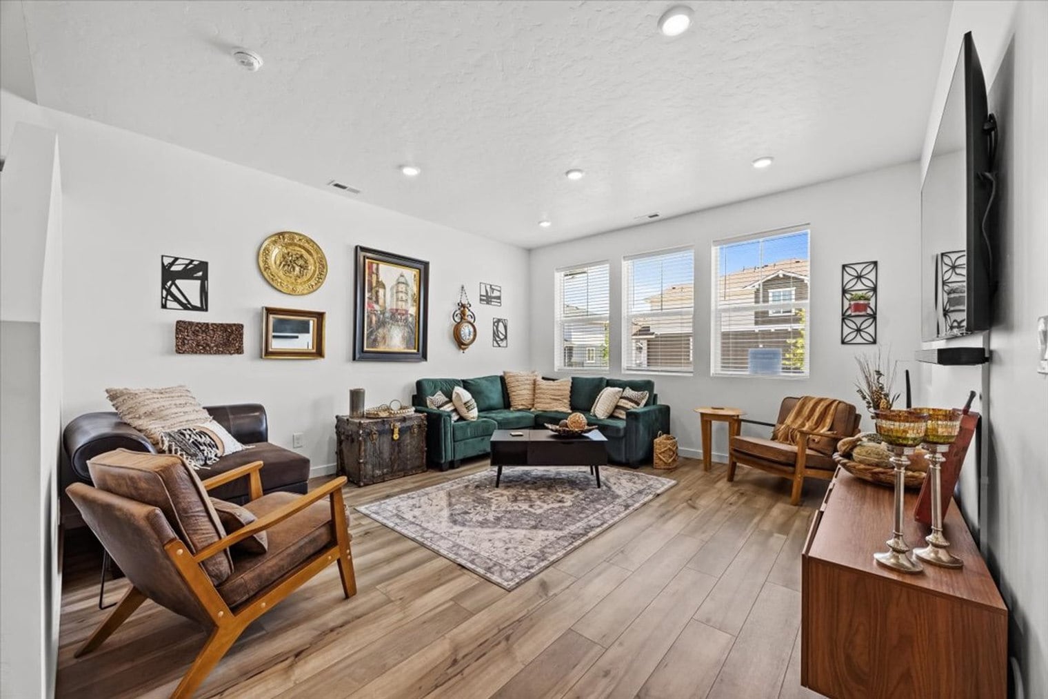 Building Photo - 195 N Nursery Ave