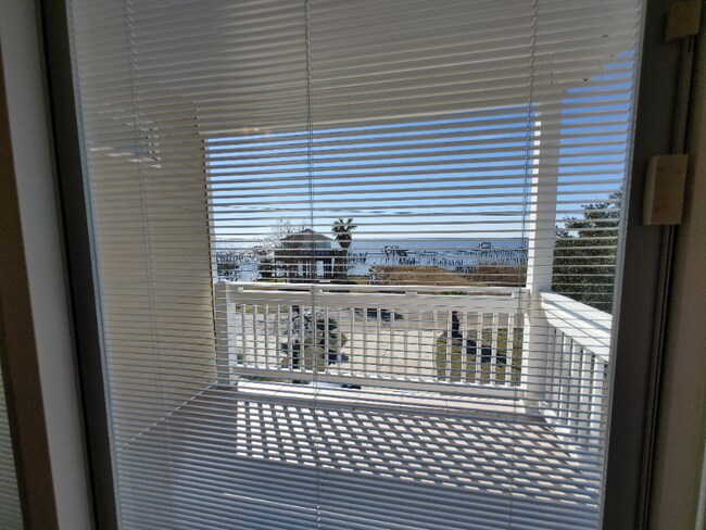 Building Photo - 118 Lakeview Dr