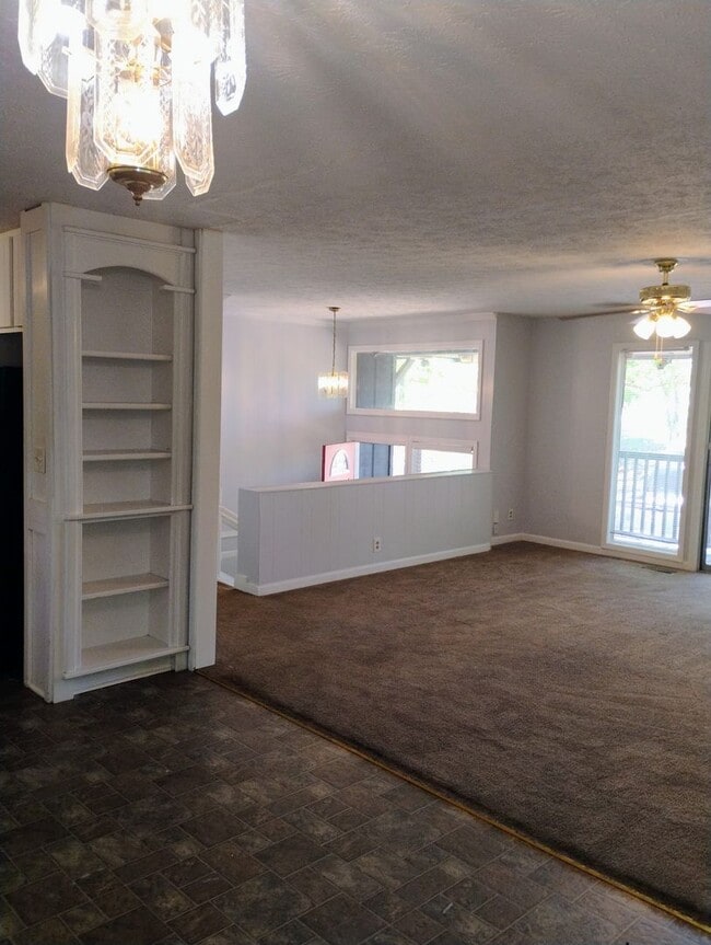 Building Photo - Amazing 4 Bedroom Home w/Basement! Conveni...