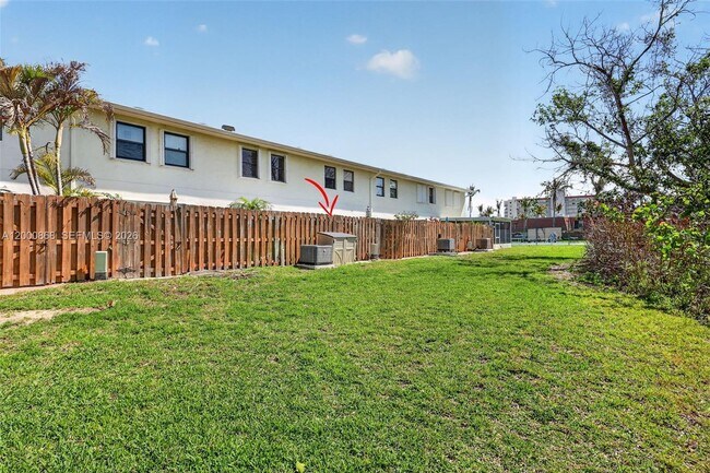 Building Photo - 9425 S Ocean Dr