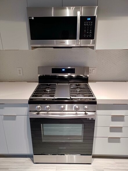 Building Photo - 353 E Bonneville Ave