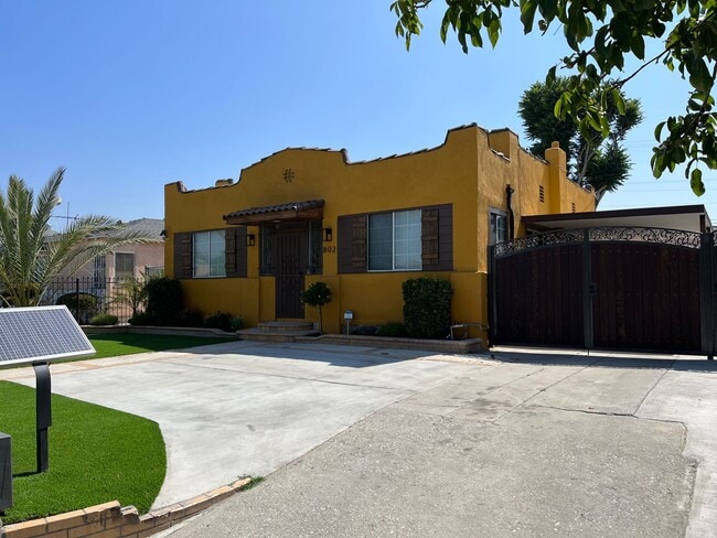 Building Photo - Beautifully Renovated 2 Bed / 1 Bath in Compton!