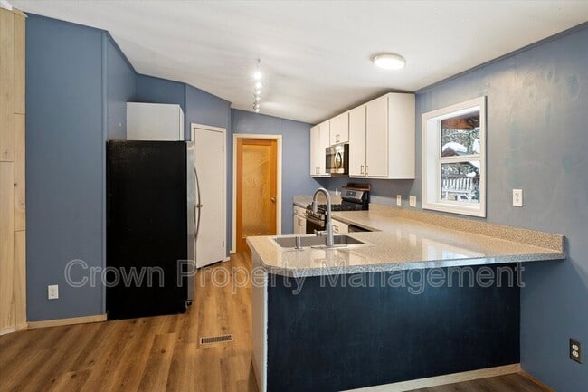 Building Photo - 2520 E Edgewood Dr