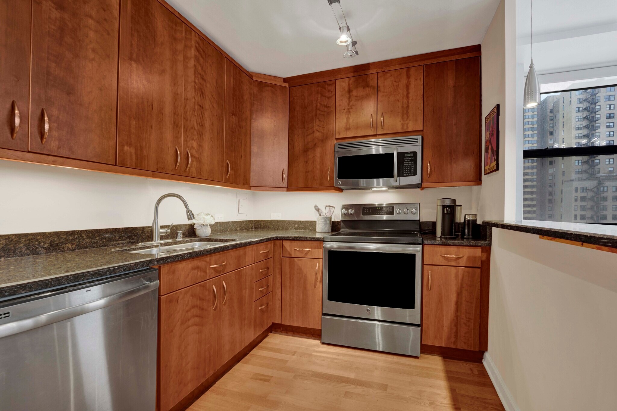 Building Photo - 1445 N State Pkwy