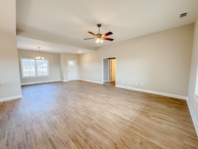 Building Photo - 310 Parkersburg Ln