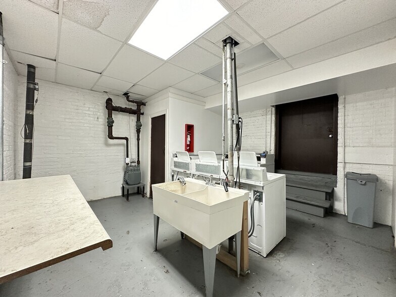 Building Photo - 4530 N Damen Ave
