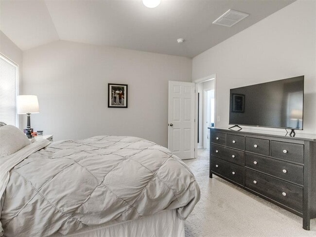 Building Photo - 823 Highgarden Cir