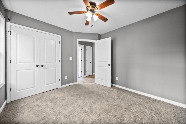 Building Photo - Pet Friendly Three Bedroom!