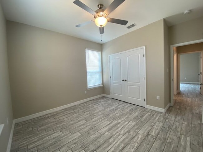 Building Photo - DCR642