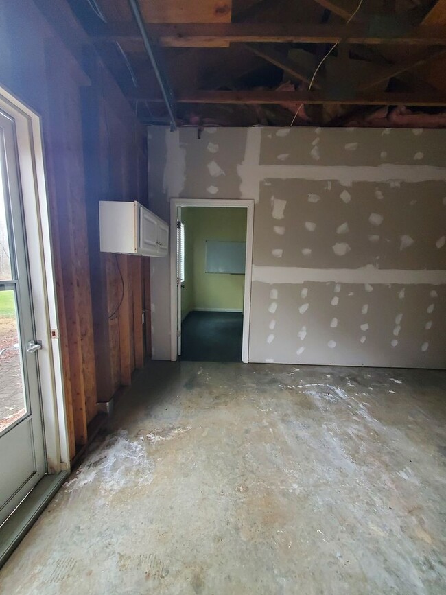 Building Photo - Ready to move in!