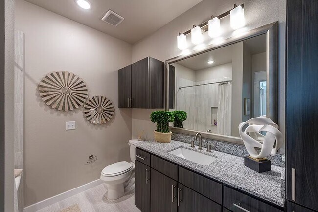 Building Photo - Stylish Living, Perfectly Located