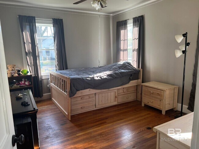 Building Photo - 52 Ratcliffe St