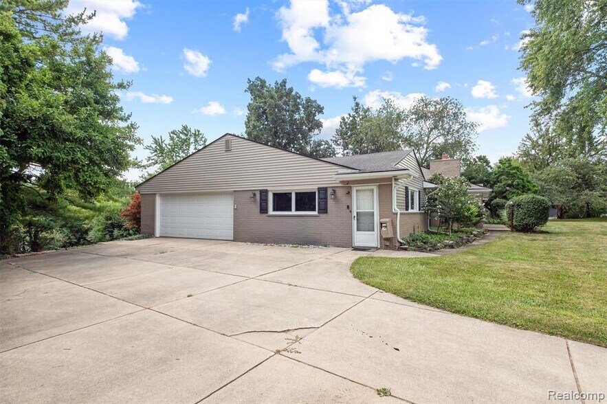 Building Photo - 3275 Chickering Ln