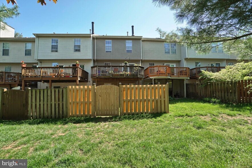 Building Photo - 6212 Adelay Ct W