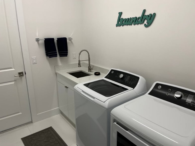 Building Photo - 4320 30th Ave SE