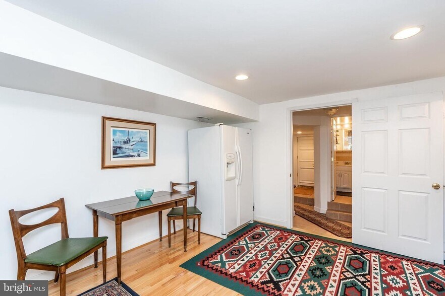 Building Photo - 701 W 37th St