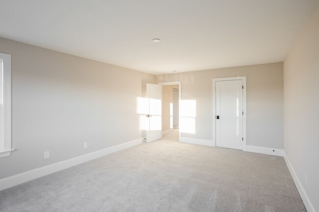 Building Photo - COMING SOON: 3BR/3BA w/ 2-Car Garage near Matthews Town Center