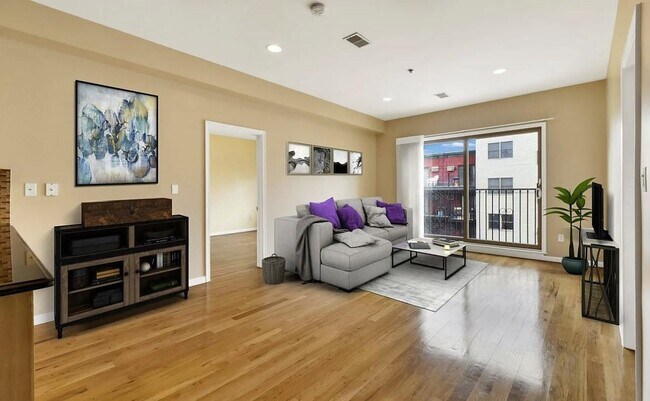 Primary Photo - 109 Jackson St
