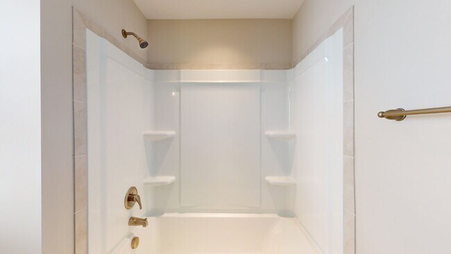 Building Photo - "Spacious 2-Bedroom Retreat with 3 Full Ba...